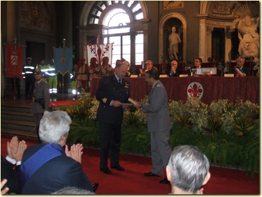 Il-Comandante-del-41-Stormo-Col.-Pil-Luca-Tonello-riceve-la-benemerenza