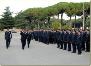 Il Comte delle Scuole AM3 RA passa in rassegna lo schieramento