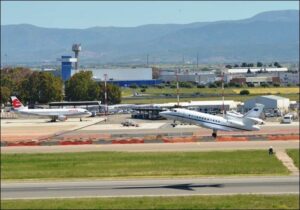 Il-Falcon-900-decolla-dall-aeroporto-di-Elmas