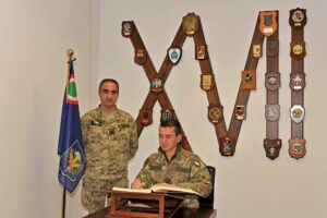 Il Gen Agresti firma albo onore