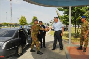Il Gen Graziano al suo arrivo al COA