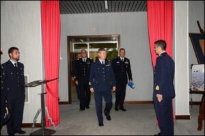 Il Gen Magrassi accede sul luogo della cerimonia