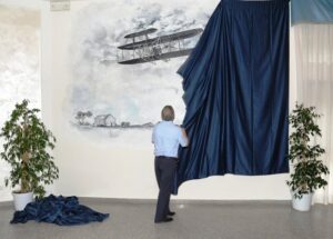 Il-Gen-Magrassi-provvede-ad-inaugurare-affresco