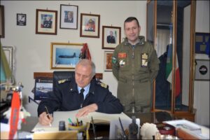 Il Gen Magro firma lalbo donore del 41 Stormo
