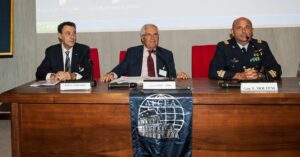 Il Gen Molteni durante il suo indirizzo di saluto allAFCEA
