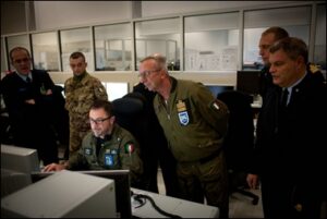 Il-Gen-Ottone-in-visita-alla-Sala-Operativa-del-GRCDA