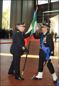 Il Gen Tosi consegna la Bandiera della 46 al nuovo Comandante