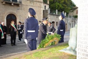 Il Gen. SA LODOVISI DEPONE LA CORONA ld