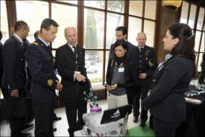 Il Gen. Valente in visita agli stand