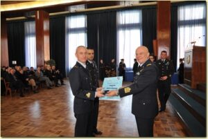 Il Gen.S.A. Preziosa consegna lattestato al Cap. Palermo 1 classificato ex aequo