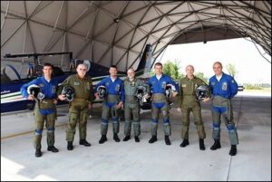 Il-Generale-Tosi-lAmmmiraglio-Binelli-Mantelli-ed-i-piloti-della-PAN