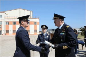 Il-Generale-Zuliani-consegna-attestato-benemerenza-al-Mllo-Antuofermo