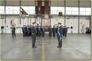 Il Magg Del Vecchio a dx cede il comando al Magg Rubino a sx