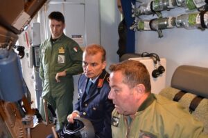 Il MajGen Badia a bordo del KC767A