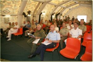 Il briefing iniziale con tutti gli attori dellesercitazione