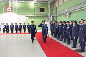 Il-neo-Comandante-passa-in-rassegna-lo-schieramento-