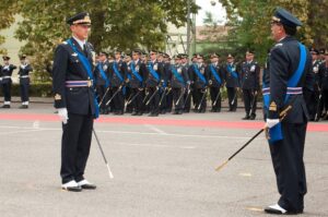 Il-passaggio-di-consegne-tra-il-Com.te-uscenteGen.B.-Iodice-e-il-Com.te-subentrante-Gen.B.A.-Sgamba