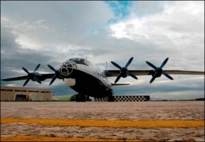 Il velivolo Antonov 12 che ha effettuato il trasporto