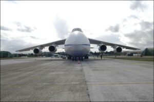 Il-velivolo-Antonov124-a-Brindisi