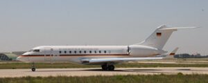 Il velivolo Bombardier Global 5000 GL5T durante la sosta a Brindisi