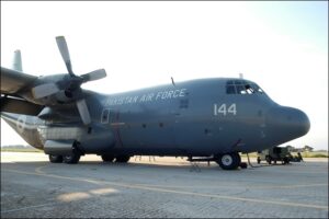 Il velivolo C130 del 6 Squadron della PAF atterrato in emergenza a Brindisi