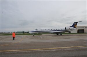 Il-velivolo-Embraer-ERJ135-della-Belgian-Air-Force-giunto-a-Brindisi