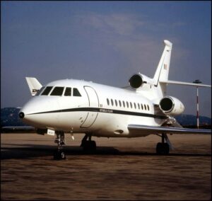 Il velivolo Falcon 900 foto archivio