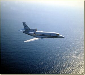 Il-velivolo-Falcon-900-in-volo