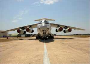 Il velivolo Ilyushin 76 sull aeroporto di Brindisi