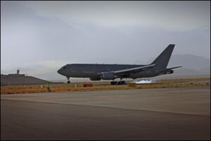 Il-velivolo-KC-767A-del-14-Stormo-tocca-terra-sulla-base-aerea-di-Herat-Afghanistan