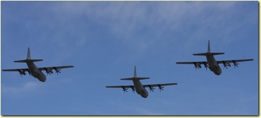 Il-volo-in-formazione-di-tre-C-130J