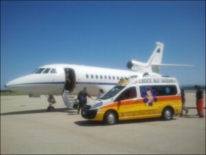 Imbarco del paziente a bordo del Falcon 900