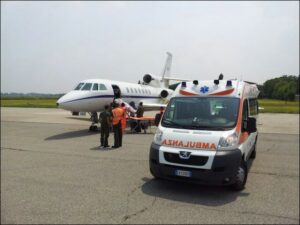 Imbarco della paziente sul velivolo
