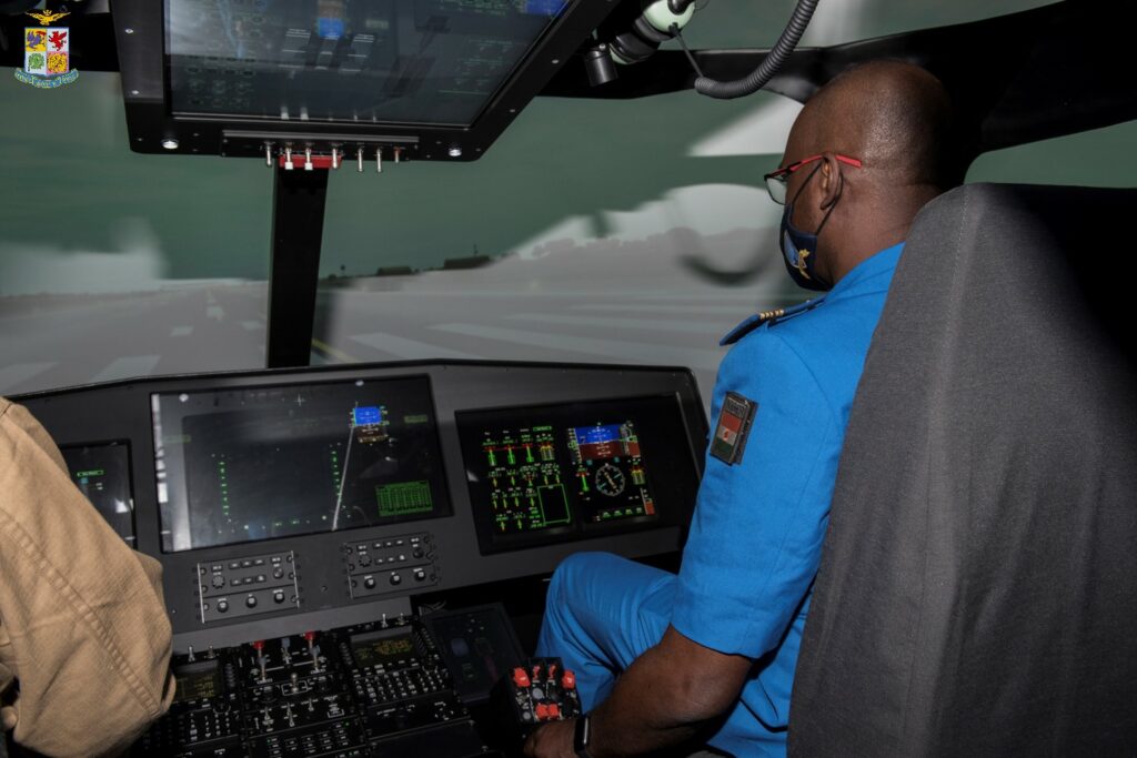 ATTIVITÀ DI COOPERAZIONE INTERNAZIONALE ITALIA-NIGER IN TEMA DI ADDESTRAMENTO AL VOLO - Aeronautica Militare