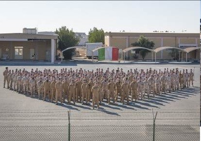 foto di gruppo militari AM in mimetica