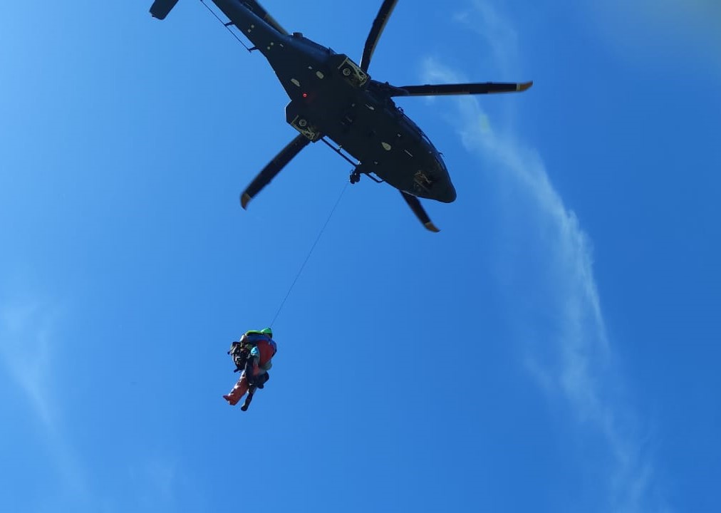 Sicilia: Un elicottero HH139B del 82° Centro CSAR soccorre un ...