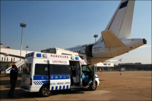 L-ambulanza-arriva-al-velivolo