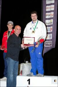 L ex campione del tennis Andre Agassi premia l Aviere Capo Marco Galiazzo