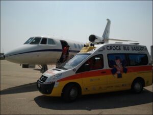 L-imbarco-del-piccolo-paziente-ad-Alghero