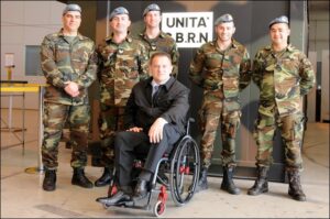 L onorevole Paglia con il Team CBRN del 3 Stormo
