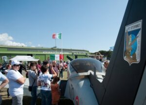 LA VISITA AGLI AEROMOBILI IN MOSTRA STATICA