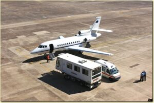 AMBULIFT-si-predispone-per-aggancio-con-velivolo-AM-per-imbarco