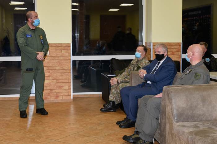 NATO, AIR POLICING: IL MINISTRO DELLA DIFESA LITUANO VISITA LA TFA - Aeronautica Militare
