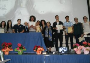 La Signora Giontella con i vincitori del Premio