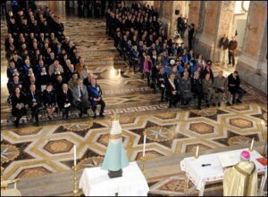 La celebrazione della Santa Messa presso la Cappella Palatina della Reggia di Caserta