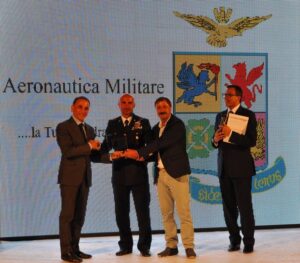 La consegna del Posidone al Col. Sicuso