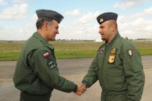 La-delegazione-accolta-dal-Comandante-del-61-Stormo