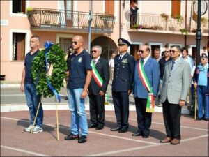La-deposizione-della-corona-dalloro-al-Monumento-ai-Caduti-