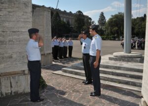 La deposizione della corona di alloro al monumento ai caduti dellAeronautica