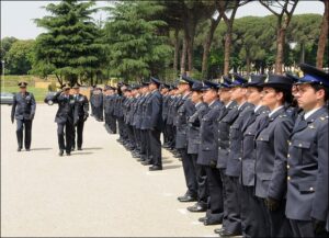 La-rassegna-dello-schieramento-da-parte-del-Generale-di-Squadra-Aerea-Mario-Renzo-Ottone